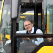 Profesor SGH spełnił dziecięce marzenie. Raz w miesiącu prowadzi miejski autobus