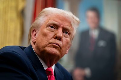 Trump stawia warunki Europie, Revolut chce zdobyć kolejny milion klientów w Polsce, a napięcia na Bliskim Wschodzie rosną (Najważniejsze informacje dnia)