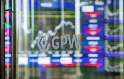 14 spółek z GPW na liście faworytów analityków. Zmiana nastawienia do Synektika, XTB i Asbisu